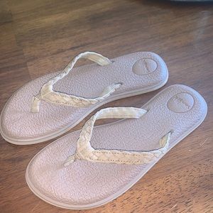 SANUK WOMENS 6 FLIP FLOPS NEW